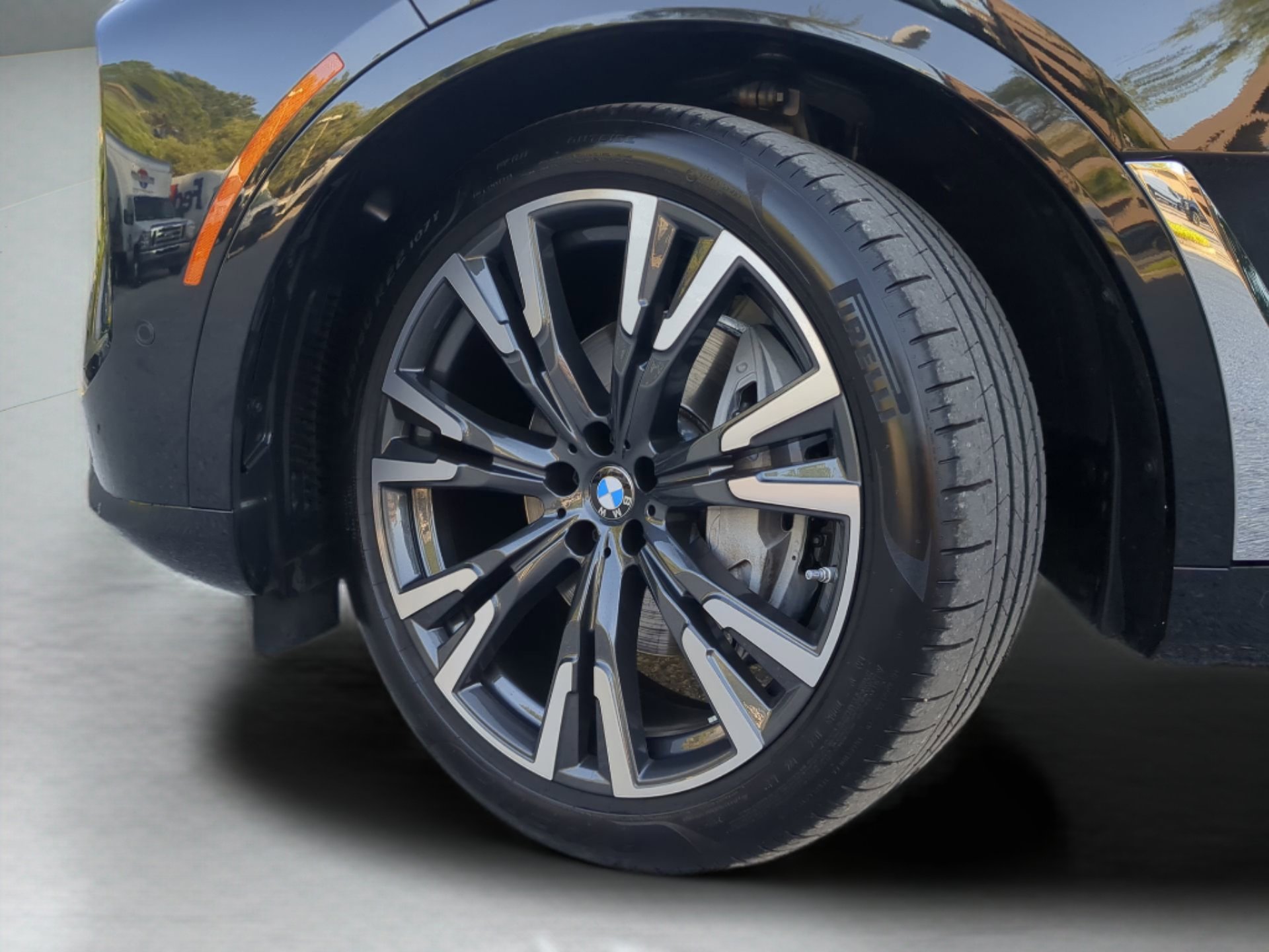 Used 2025 BMW X7 xDrive40i w/ Premium Package AWD/4WD image 73