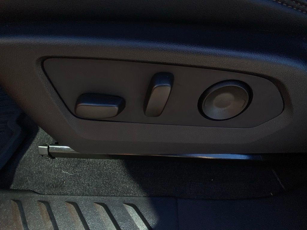 Used 2025 GMC Canyon AT4 w/ AT4 Premium Package image 10