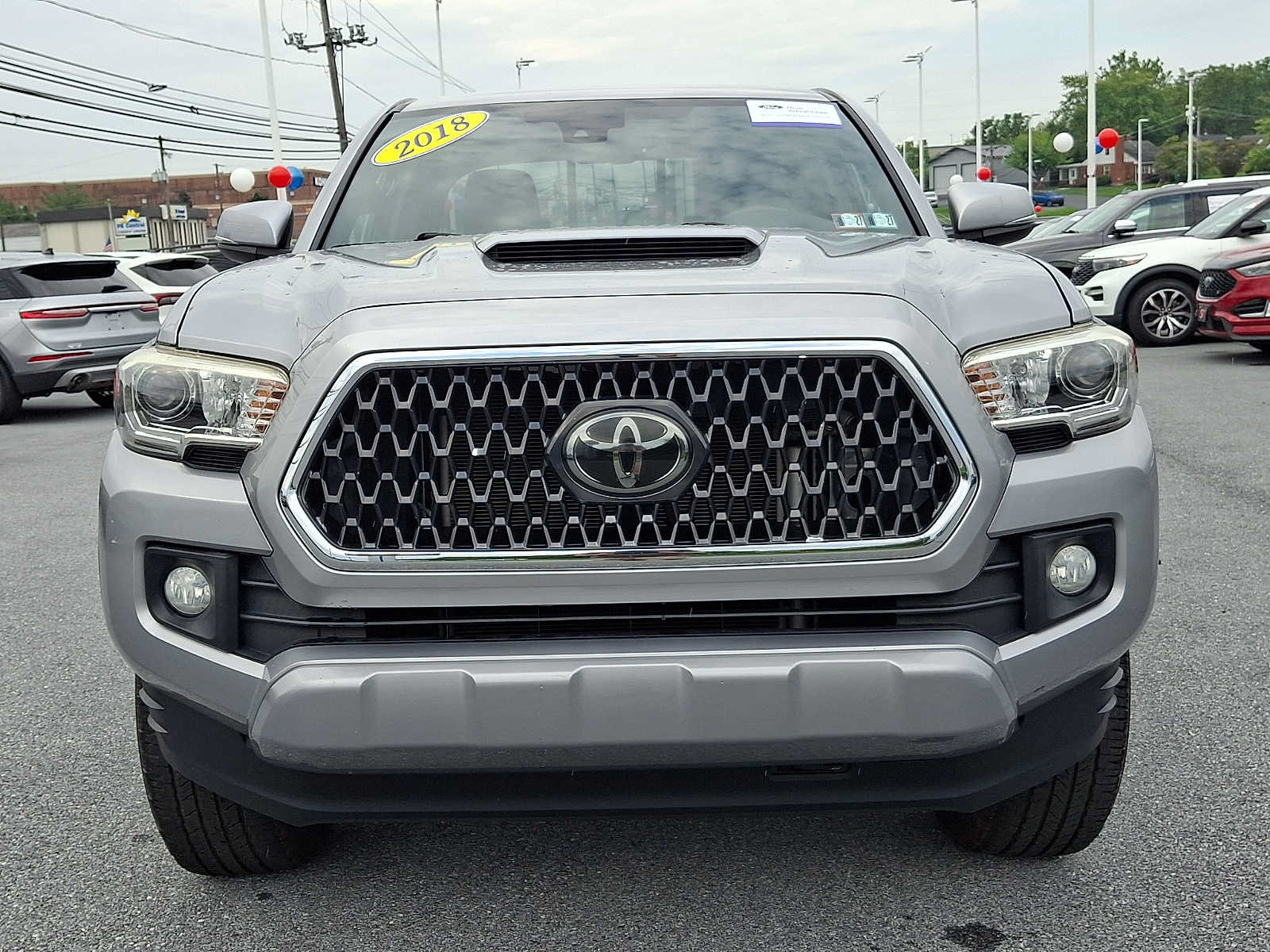Used 2018 Toyota Tacoma TRD Sport AWD/4WD image 2