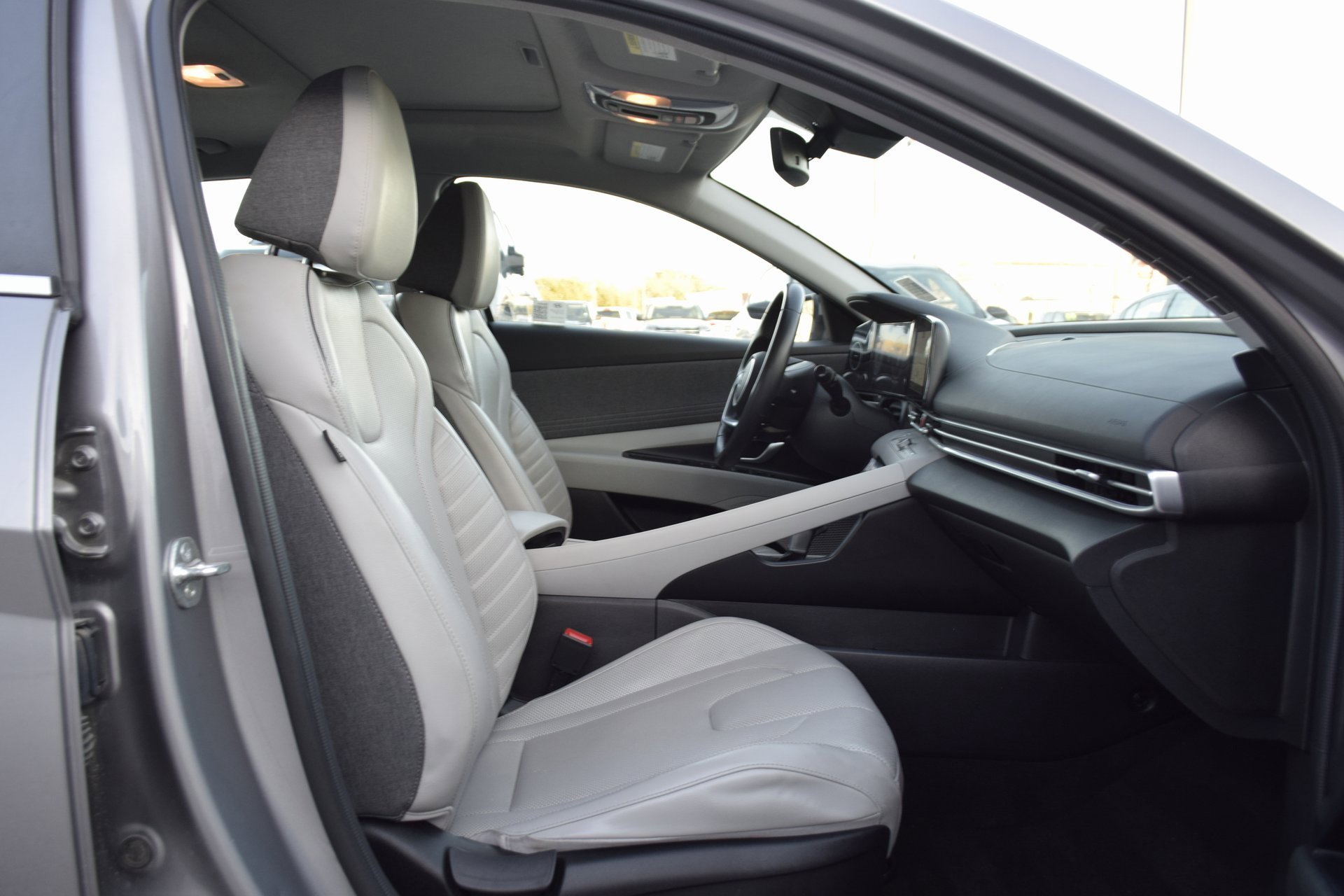 Used 2024 Hyundai Elantra Limited image 24