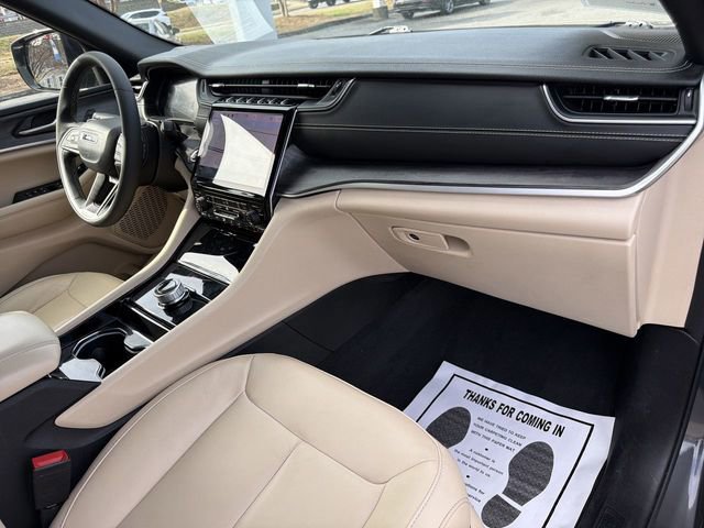 Used 2023 Jeep Grand Cherokee L Limited w/ Black Appearance Package image 29