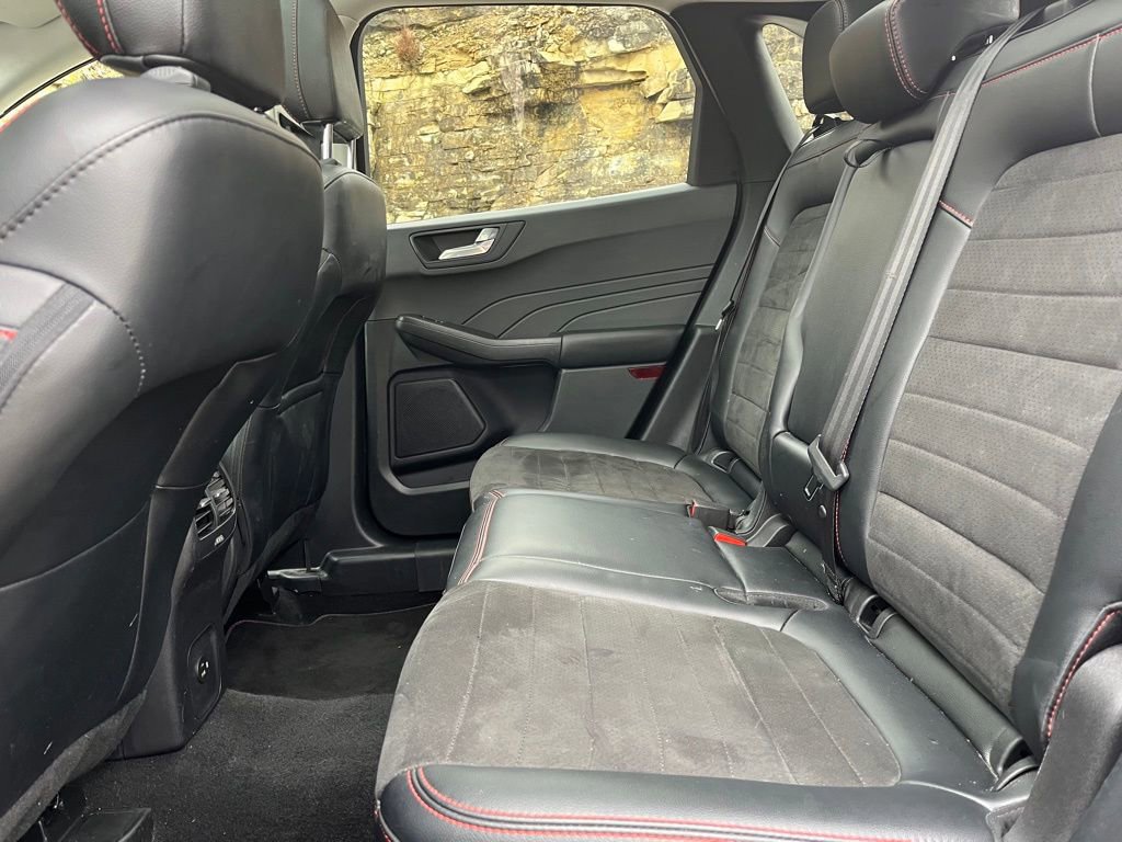 Certified 2022 Ford Escape SEL w/ SEL Stealth AWD Package image 11