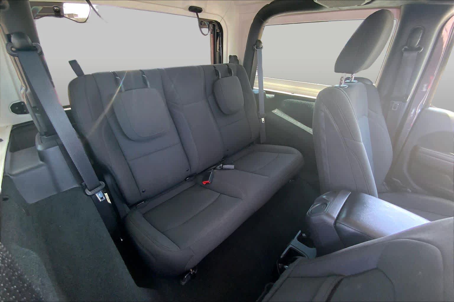 Used 2022 Jeep Wrangler Sport AWD/4WD image 19