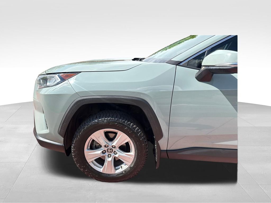 Used 2021 Toyota RAV4 XLE AWD/4WD image 35