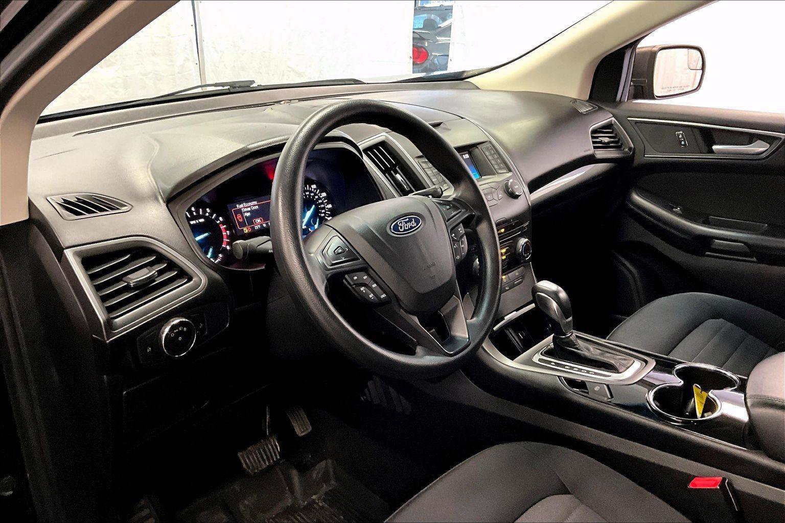 Certified 2018 Ford Edge SE image 12