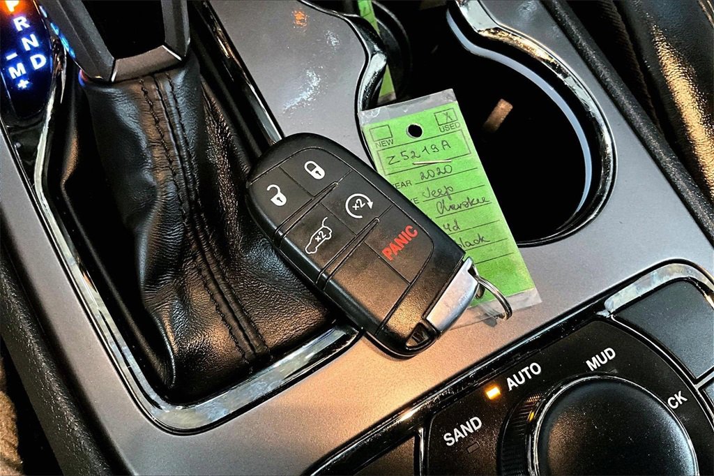 Used 2020 Jeep Grand Cherokee Limited X image 12