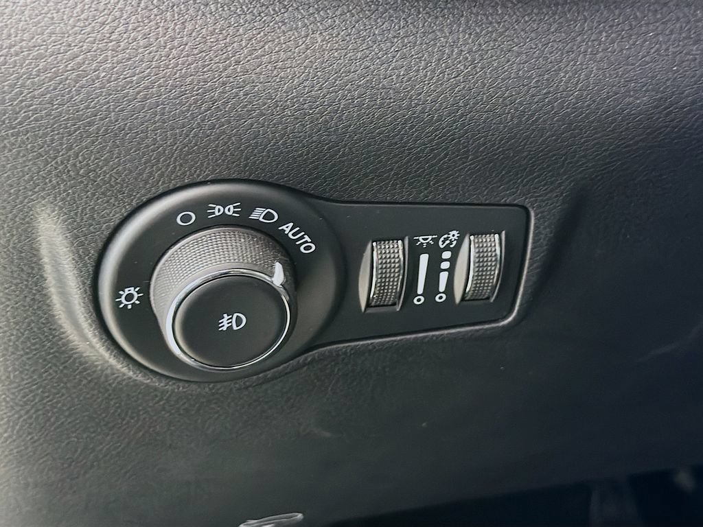 Used 2024 Jeep Compass Latitude AWD/4WD image 13