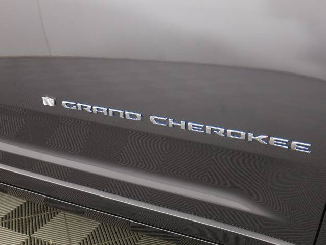 Used 2022 Jeep Grand Cherokee Overland w/ Advanced Protech Group III AWD/4WD image 33