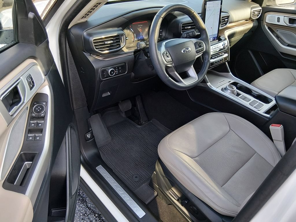 Certified 2023 Ford Explorer Limited w/ Limited Technology Package RWD image 10