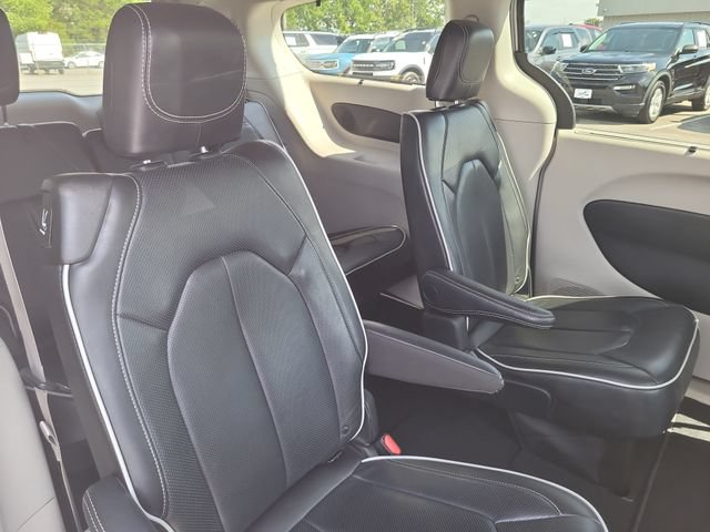 Used 2024 Chrysler Pacifica Limited FWD image 28