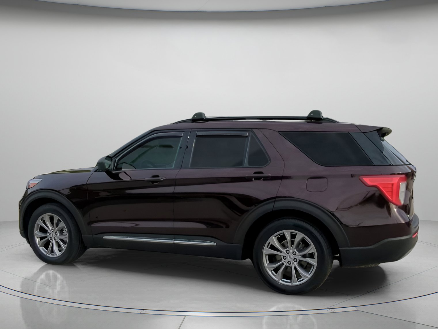 Certified 2022 Ford Explorer XLT w/ Equipment Group 202A RWD image 18