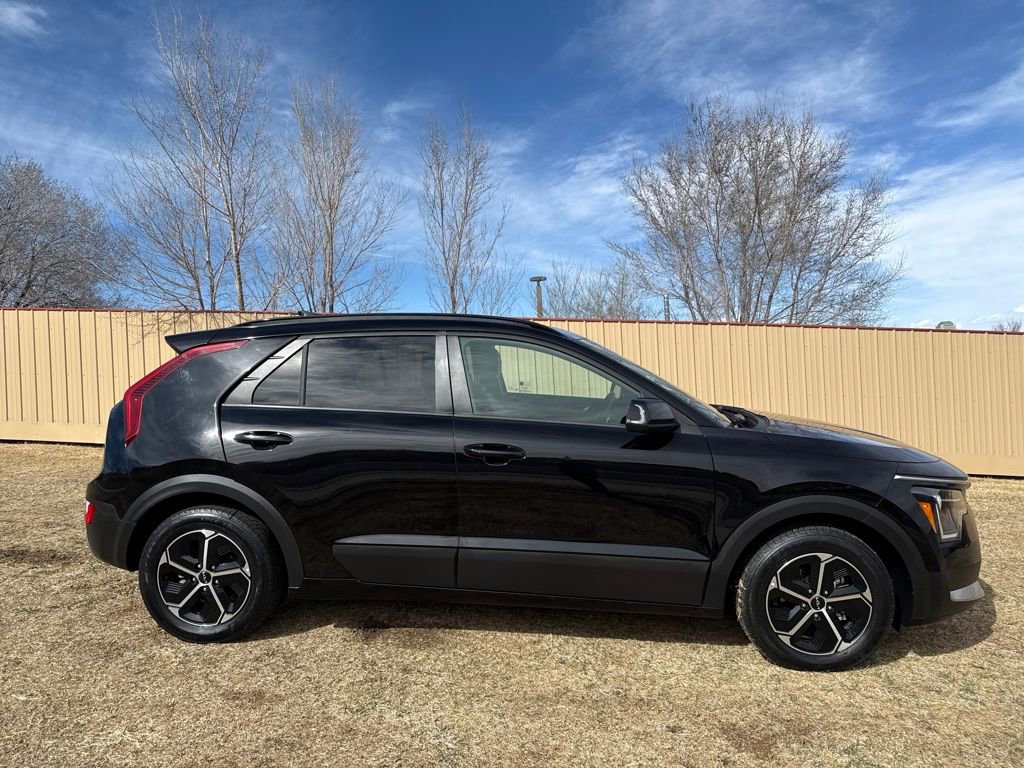 Used 2023 Kia Niro EX image 6