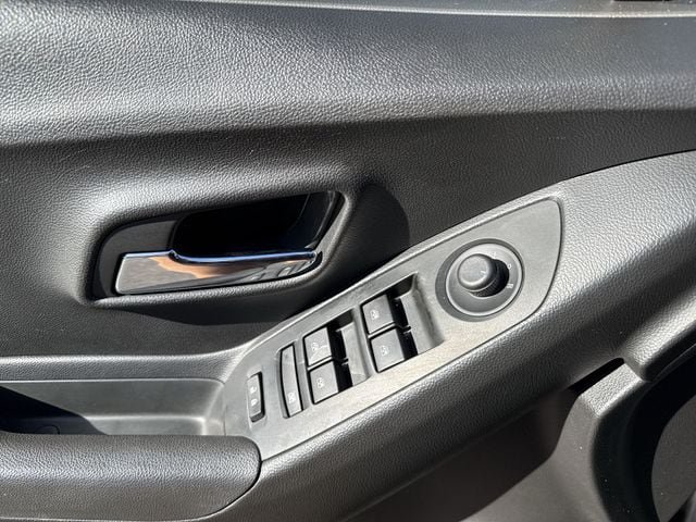 Used 2019 Chevrolet Trax LT w/ LT Convenience Package AWD/4WD image 13