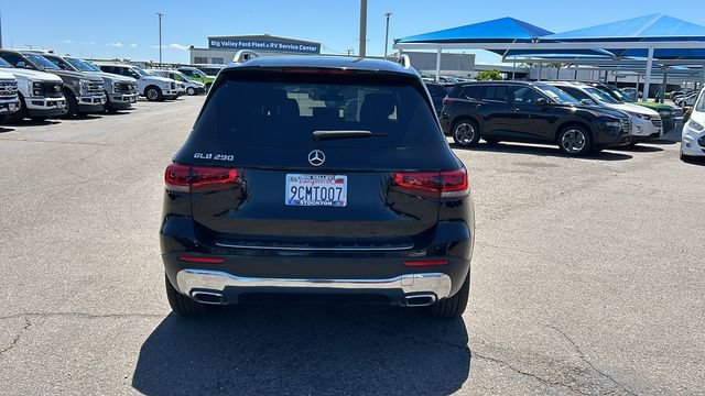 Used 2022 Mercedes-Benz GLB 250 w/ Premium Package Lite image 4