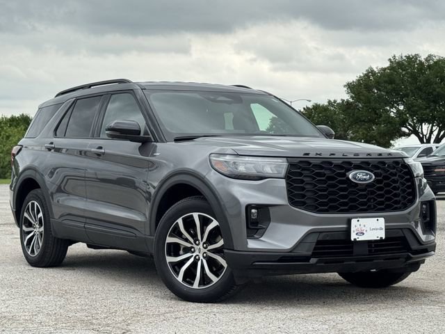 Certified 2025 Ford Explorer ST-Line image 2