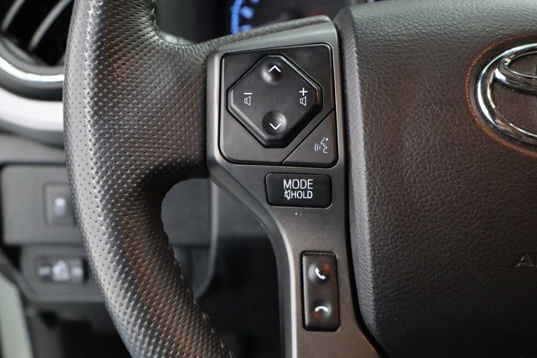 Used 2022 Toyota Tacoma TRD Sport image 14