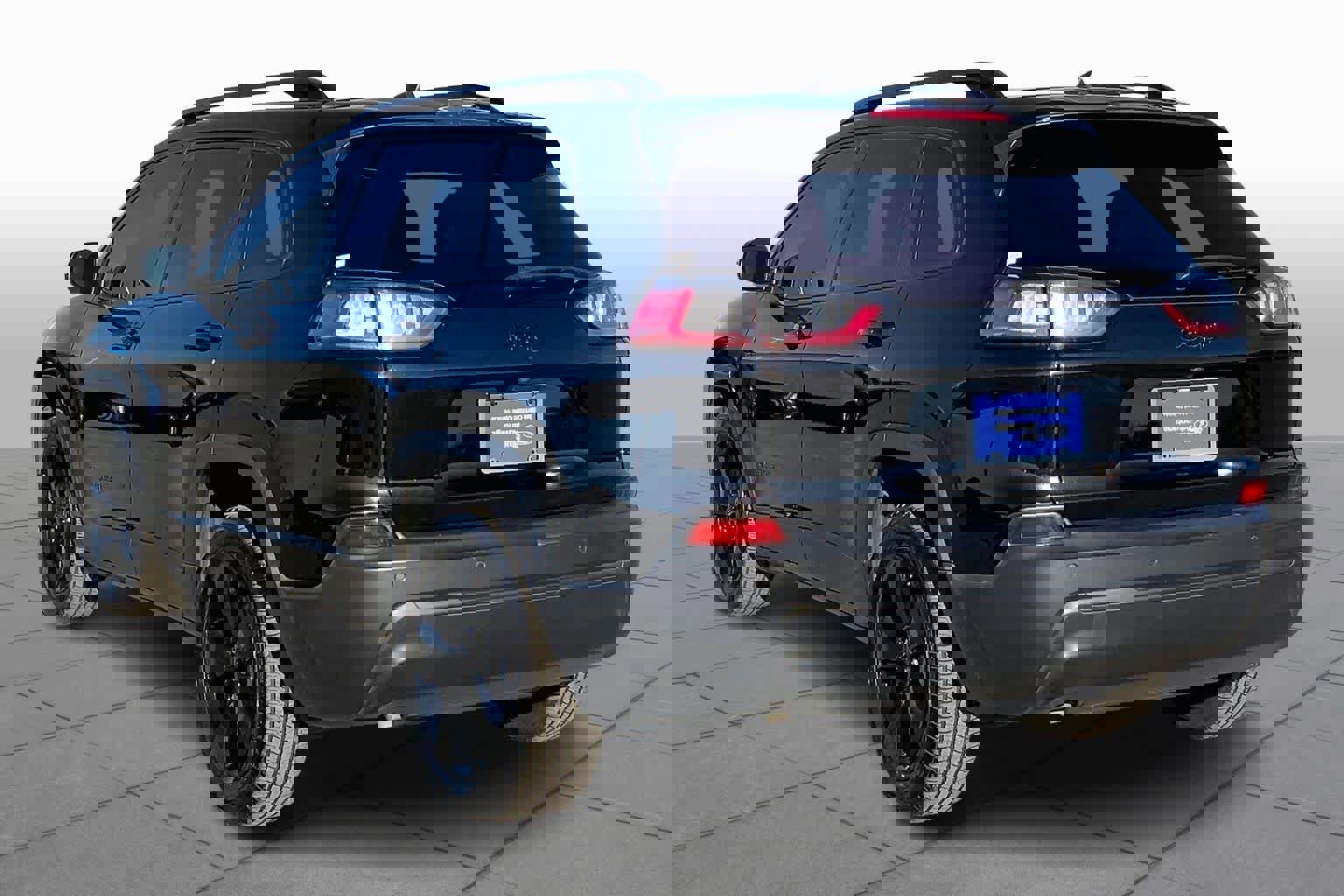 Used 2021 Jeep Cherokee Latitude Plus image 4