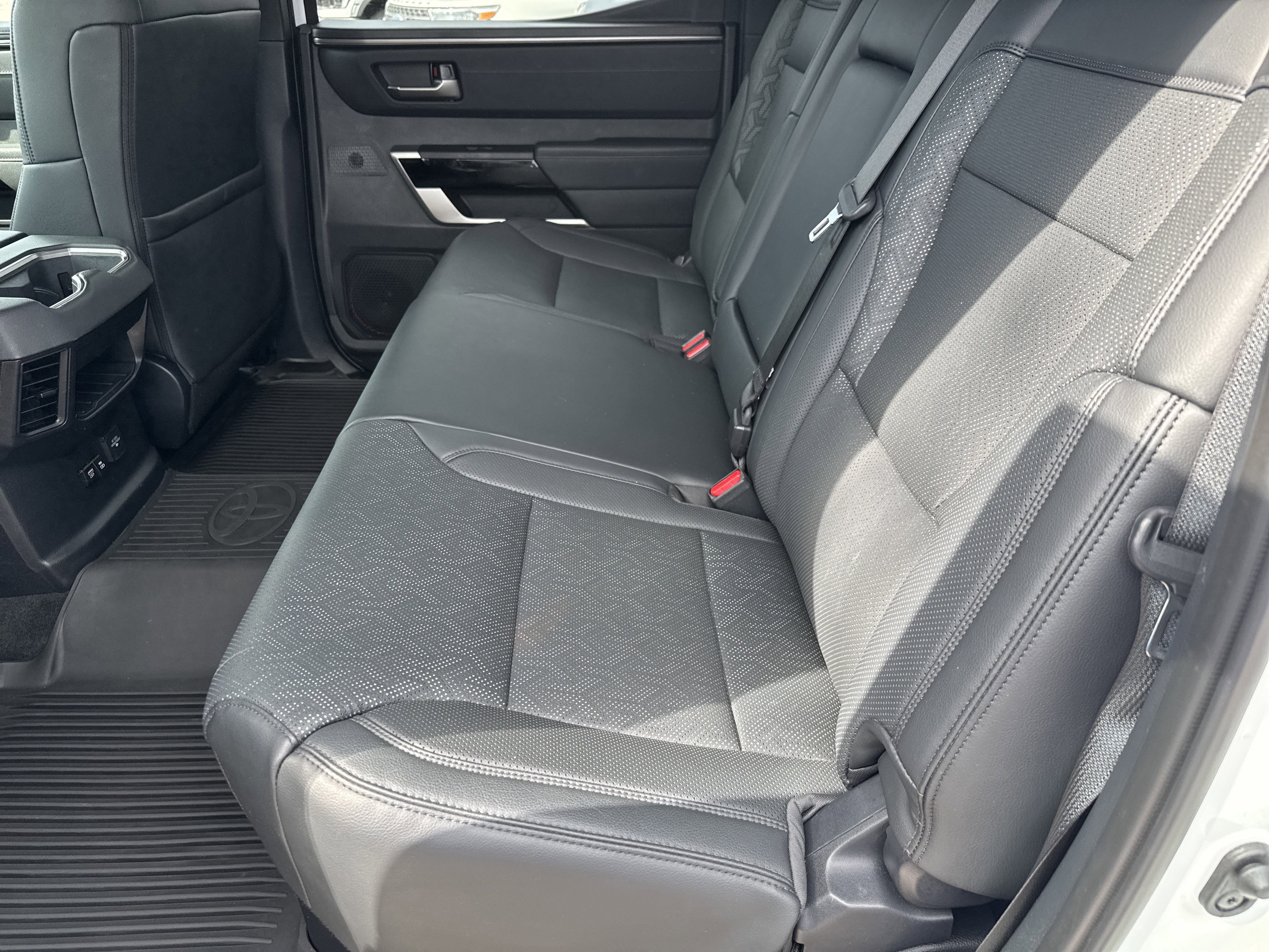 Used 2025 Toyota Tundra Limited AWD/4WD image 11