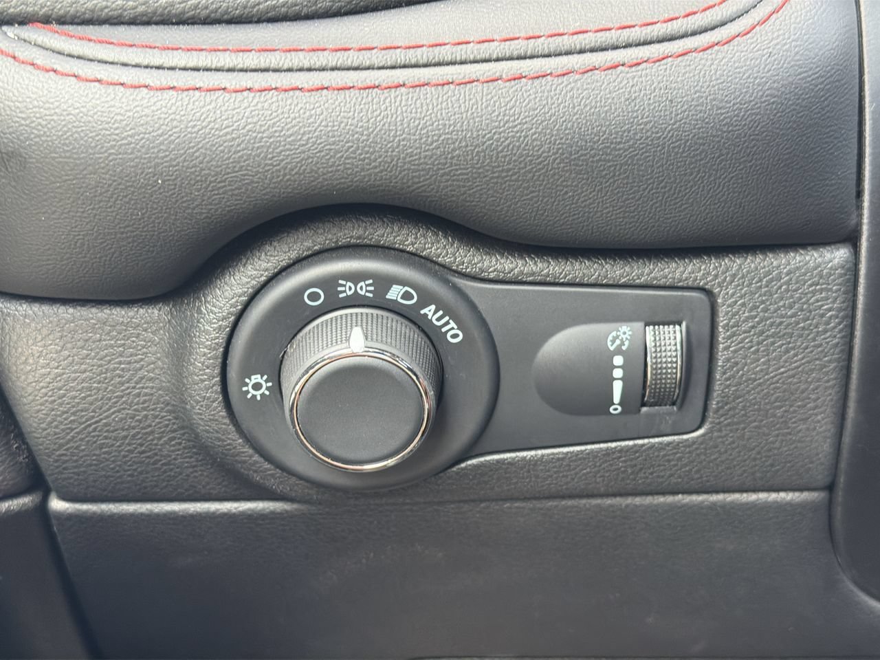 Used 2024 Dodge Durango GT RWD image 29
