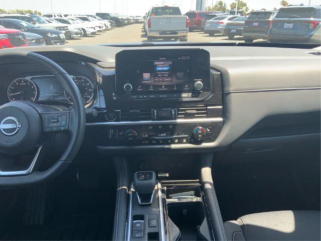 Used 2025 Nissan Pathfinder SV FWD image 25