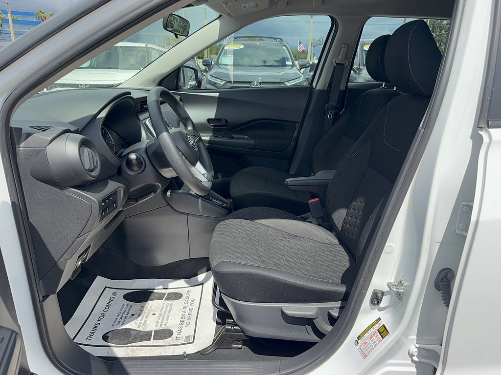 Used 2022 Nissan Kicks S FWD image 11