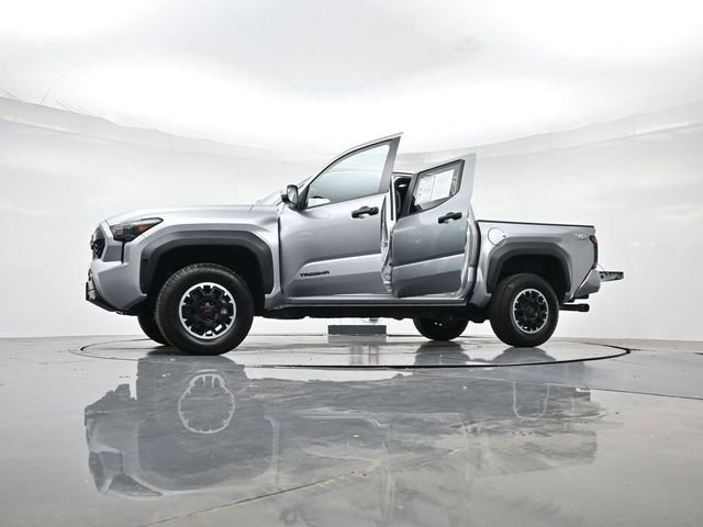 Used 2024 Toyota Tacoma TRD Off-Road AWD/4WD image 56