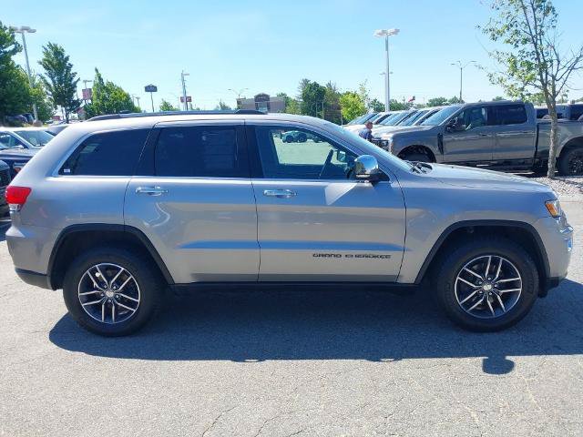 Used 2017 Jeep Grand Cherokee Limited AWD/4WD image 9