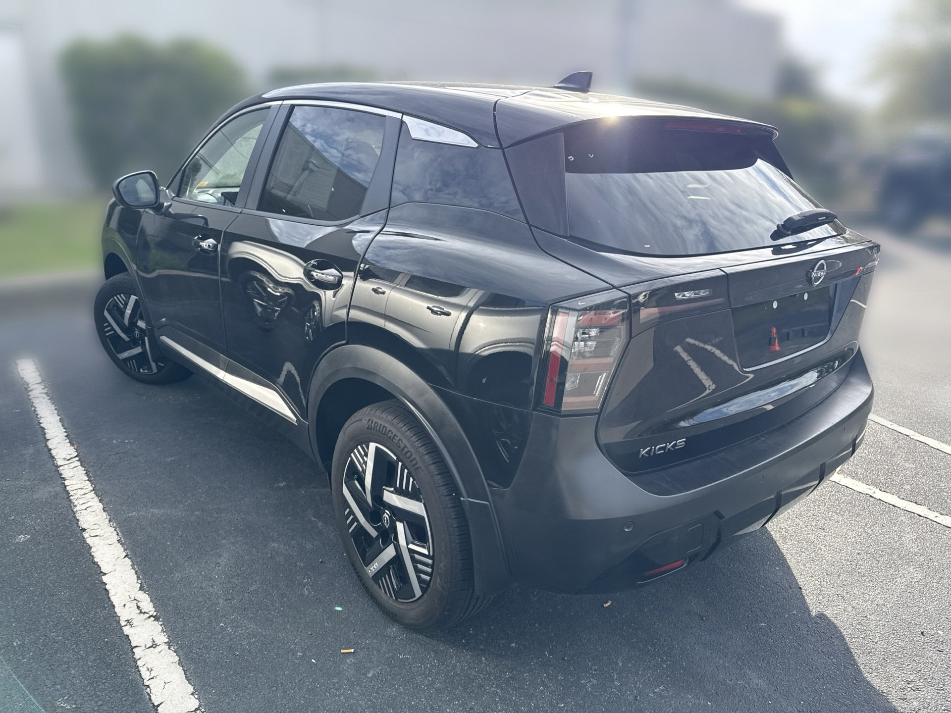 Used 2025 Nissan Kicks SV FWD image 7