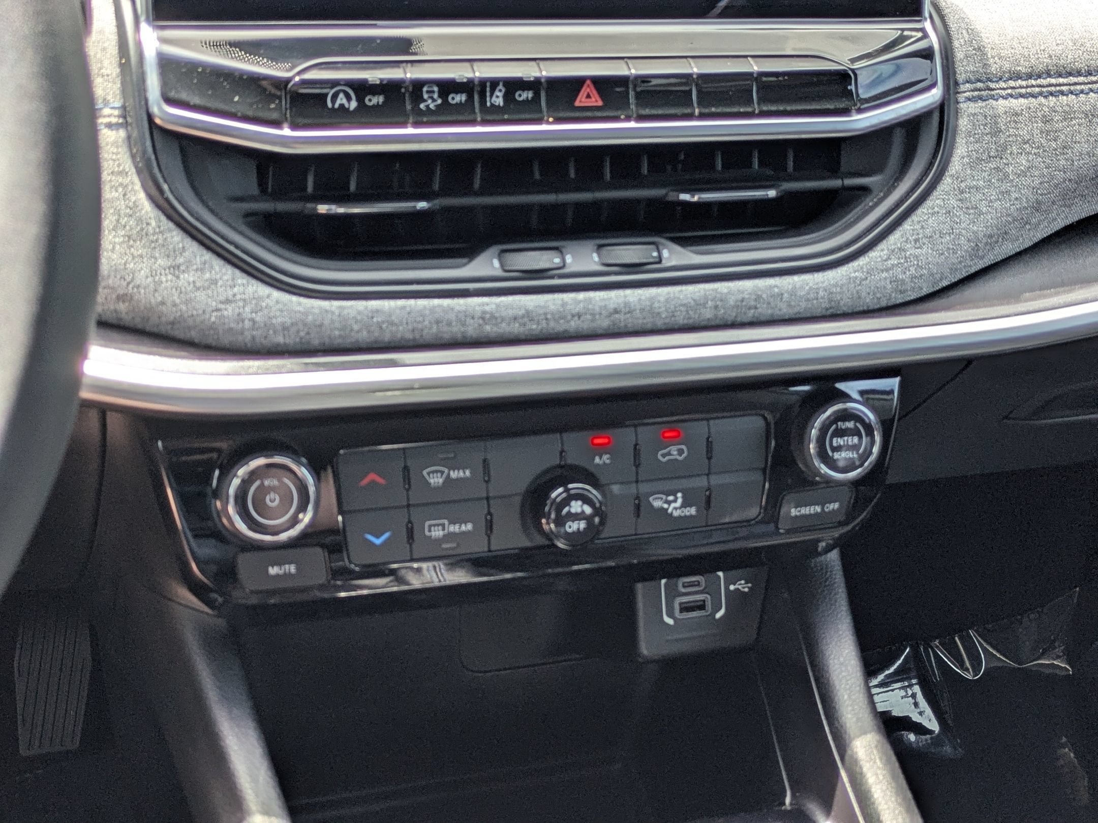 Used 2022 Jeep Compass Latitude w/ Sun and Sound Group FWD image 21