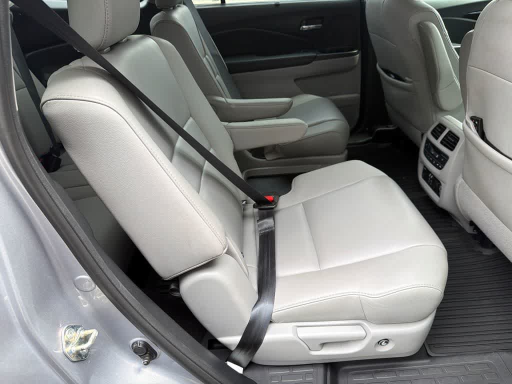 Used 2021 Honda Pilot Touring image 14