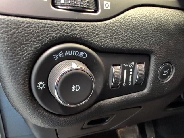 Used 2022 Jeep Cherokee Limited AWD/4WD image 17