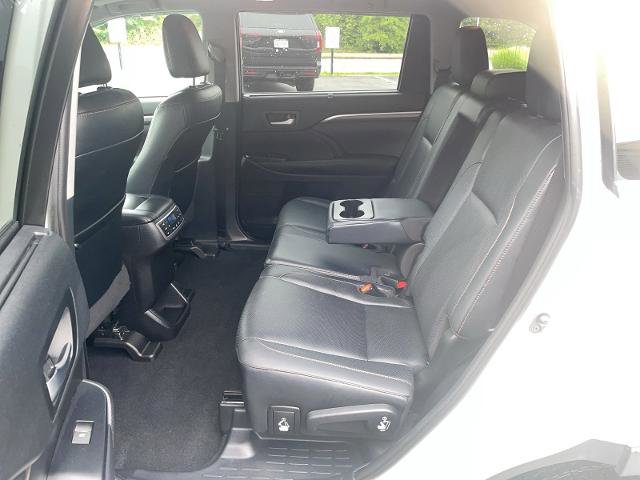Used 2019 Toyota Highlander Limited Platinum AWD/4WD image 10