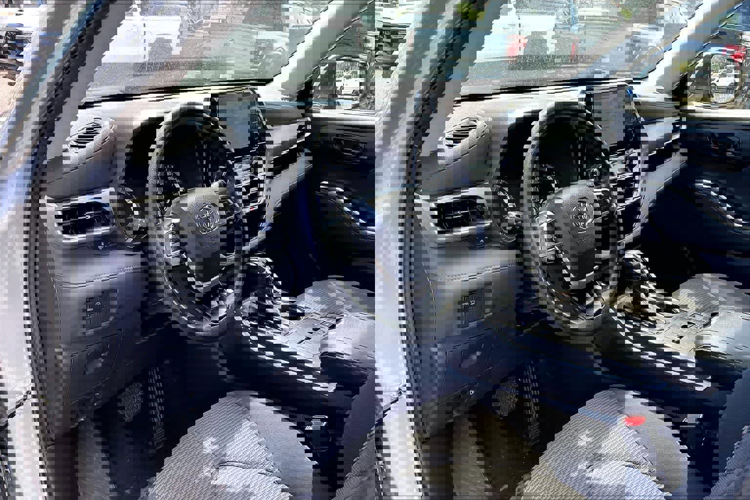 Used 2023 Toyota Highlander L FWD image 8