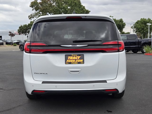 Used 2024 Chrysler Pacifica Touring-L FWD image 5