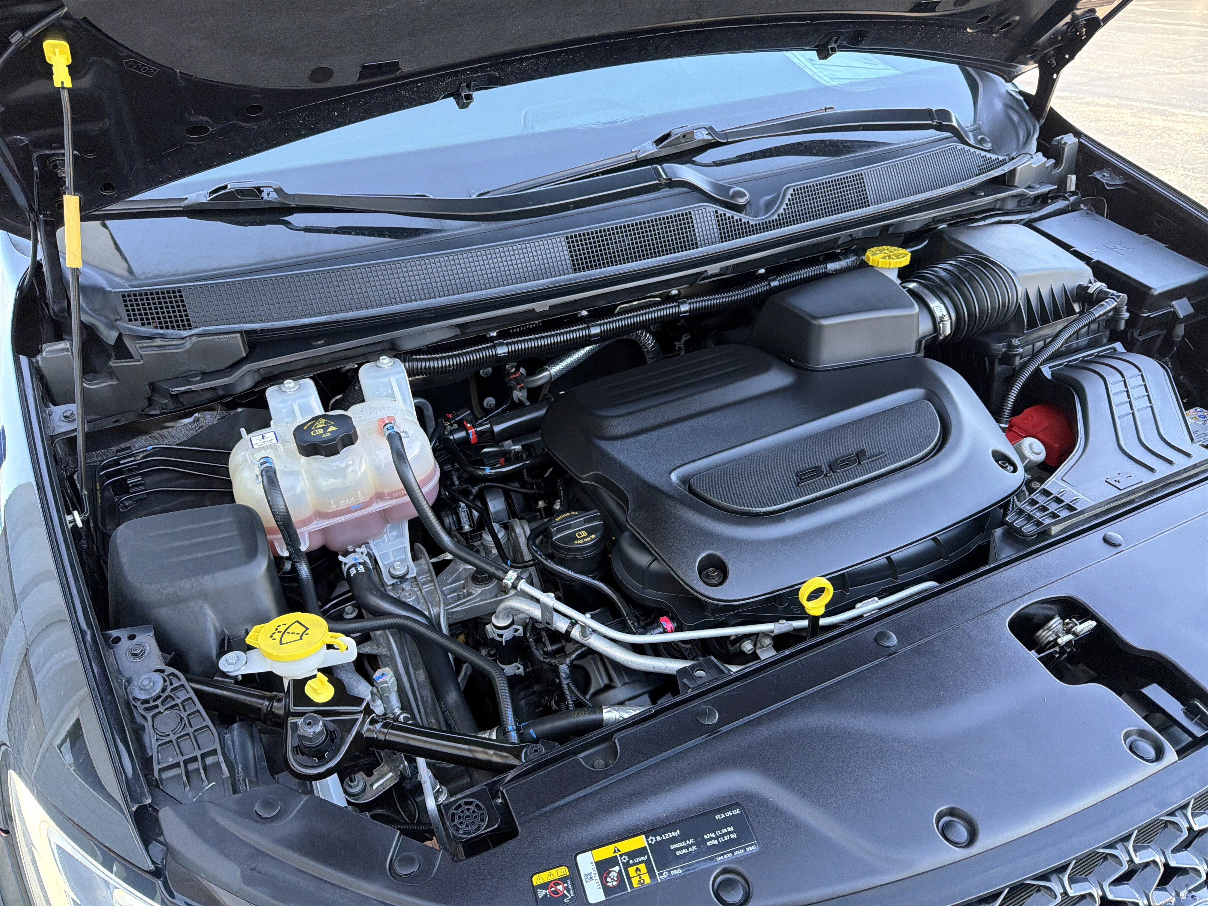 Used 2025 Chrysler Pacifica Select image 47