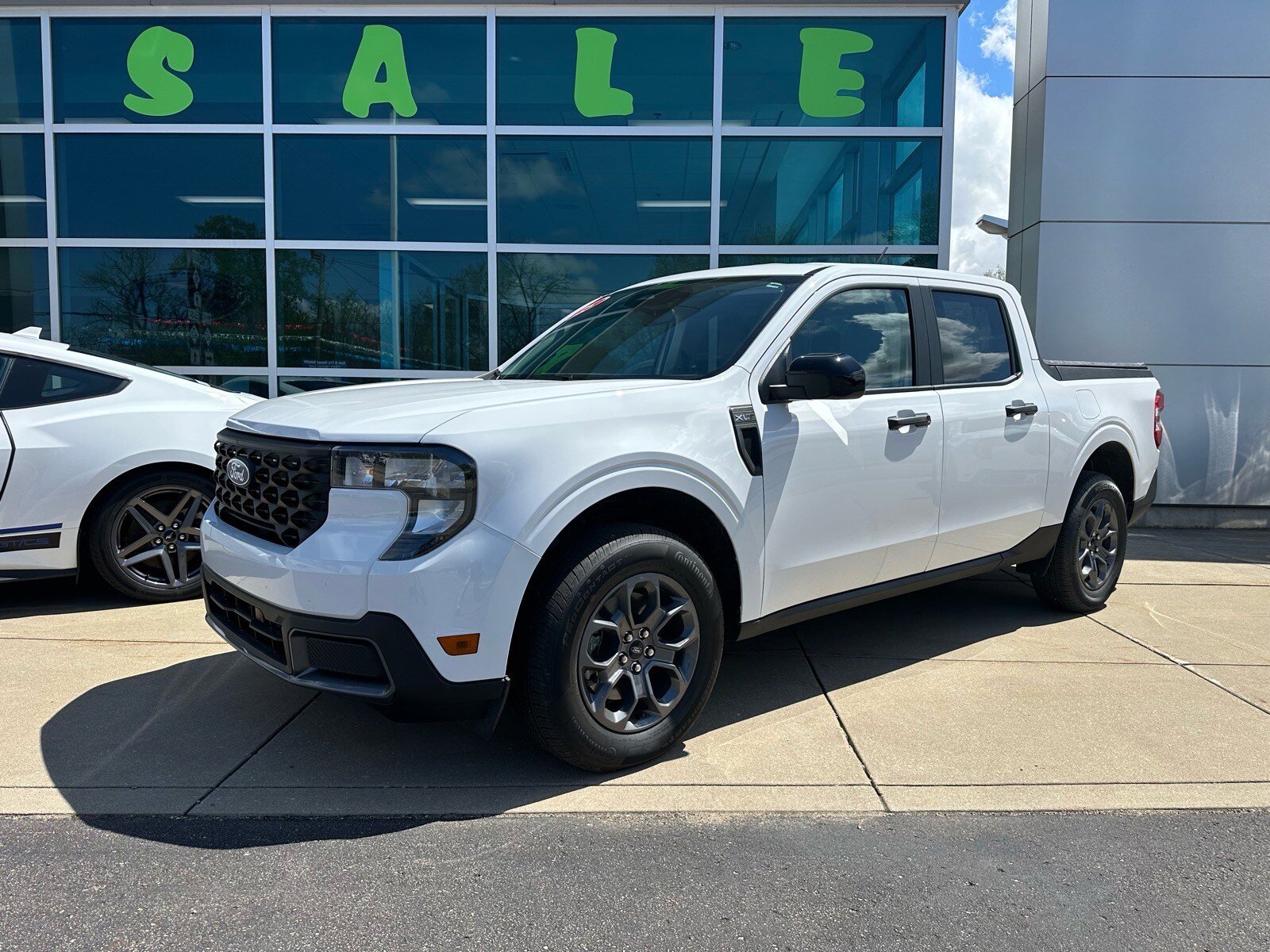 Certified 2025 Ford Maverick XLT w/ XLT Luxury Package AWD/4WD image 1