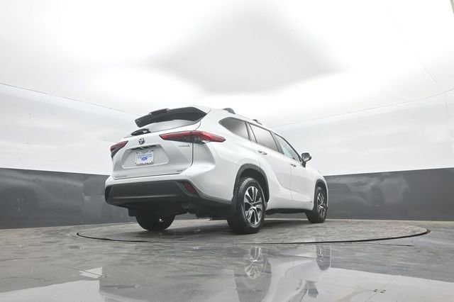 Used 2023 Toyota Highlander XLE AWD/4WD image 33