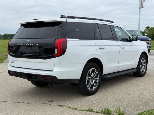 Certified 2025 Ford Expedition Active AWD/4WD image 5