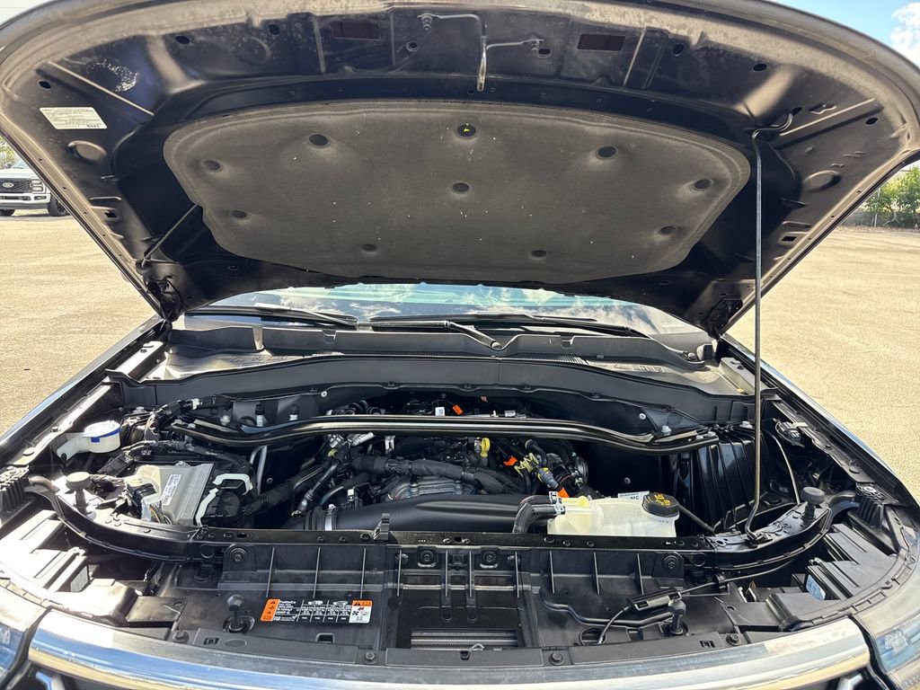 Certified 2025 Ford Explorer Platinum image 30