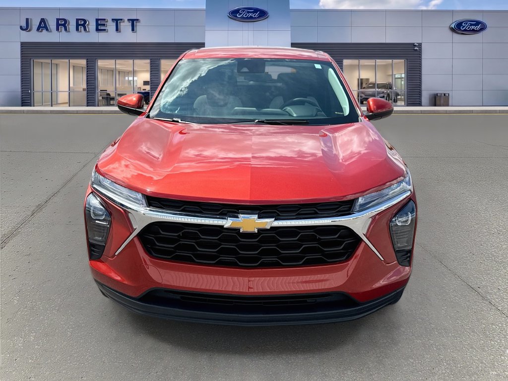 Used 2024 Chevrolet Trax LS w/ LS Convenience Package FWD image 2