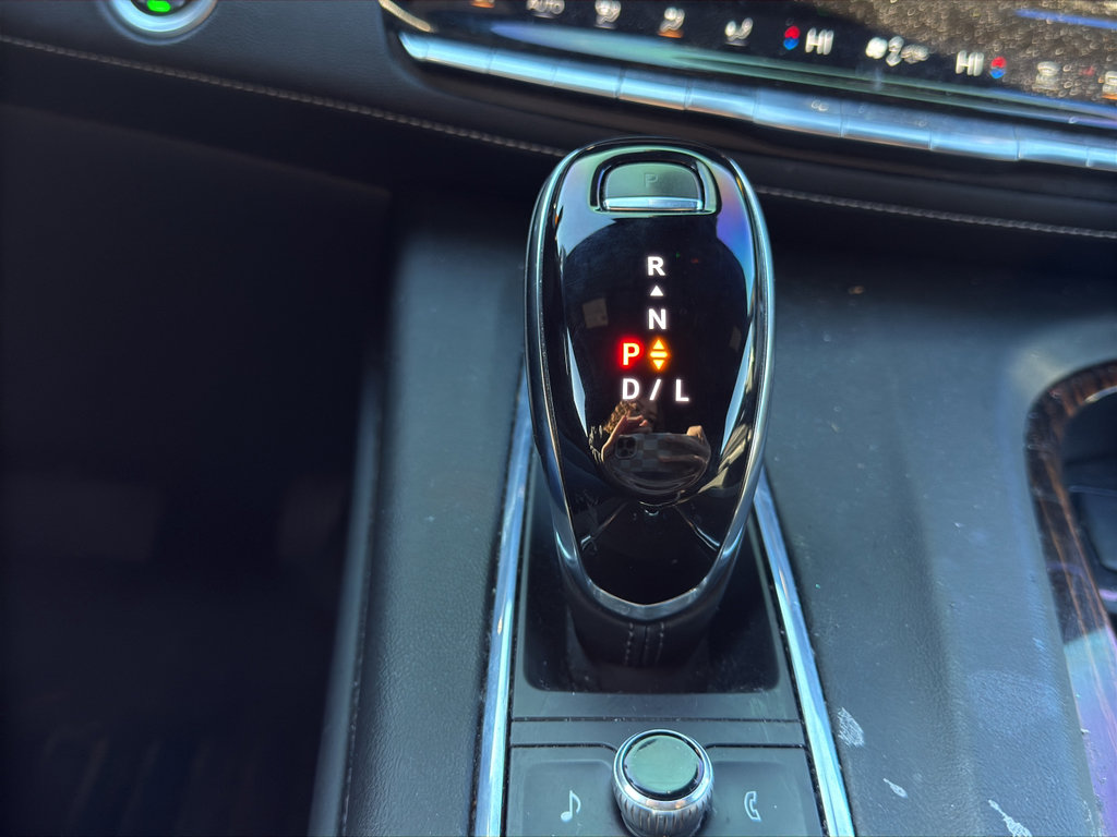 Used 2021 Cadillac Escalade ESV Premium Luxury w/ LPO, Radiant Package image 28