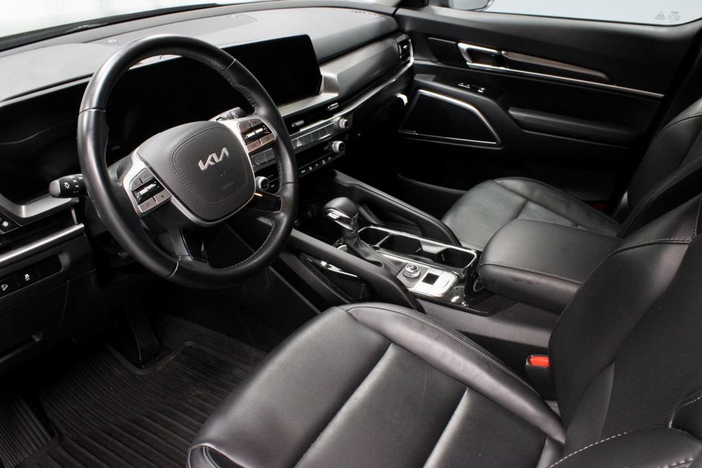 Used 2025 Kia Telluride LX FWD image 24
