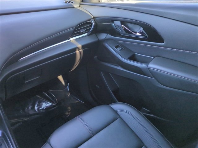 Used 2023 Chevrolet Traverse RS image 17