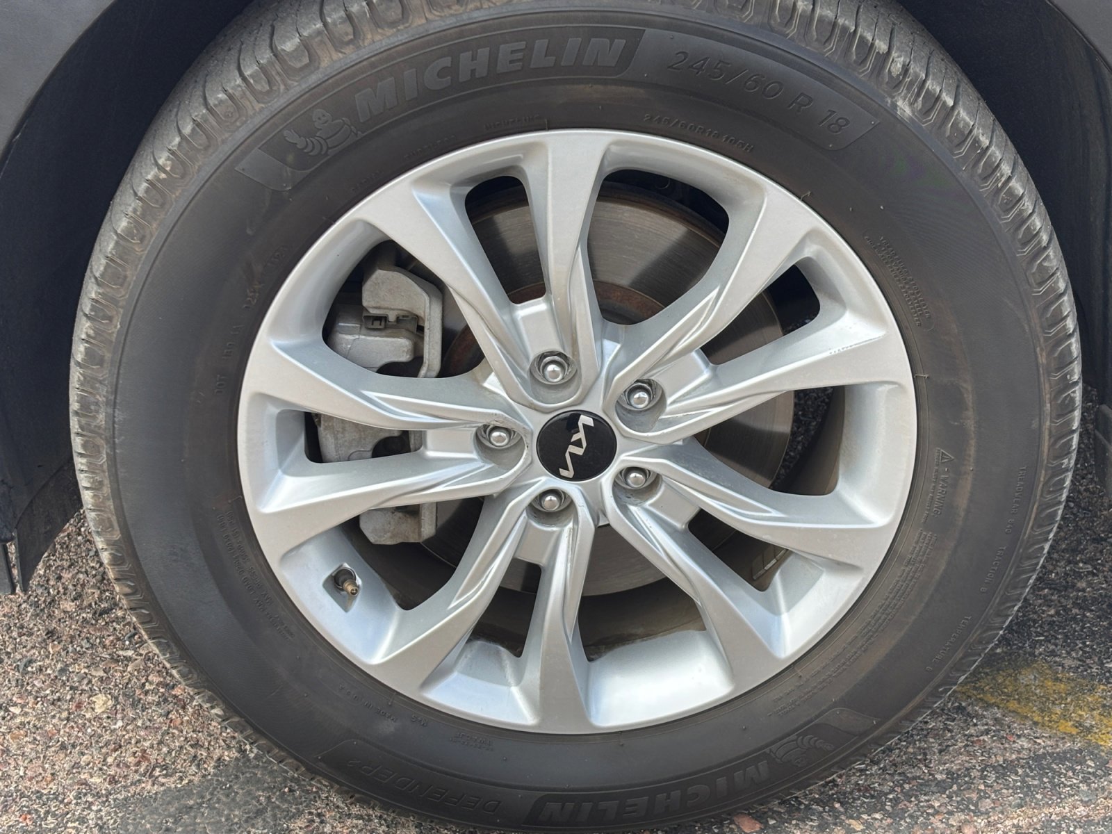 Used 2022 Kia Telluride LX image 25