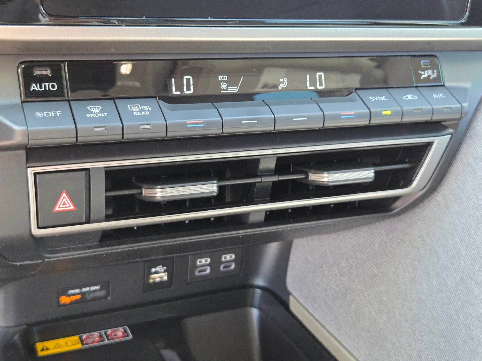 Used 2025 Toyota Camry LE w/ Convenience Package FWD image 22