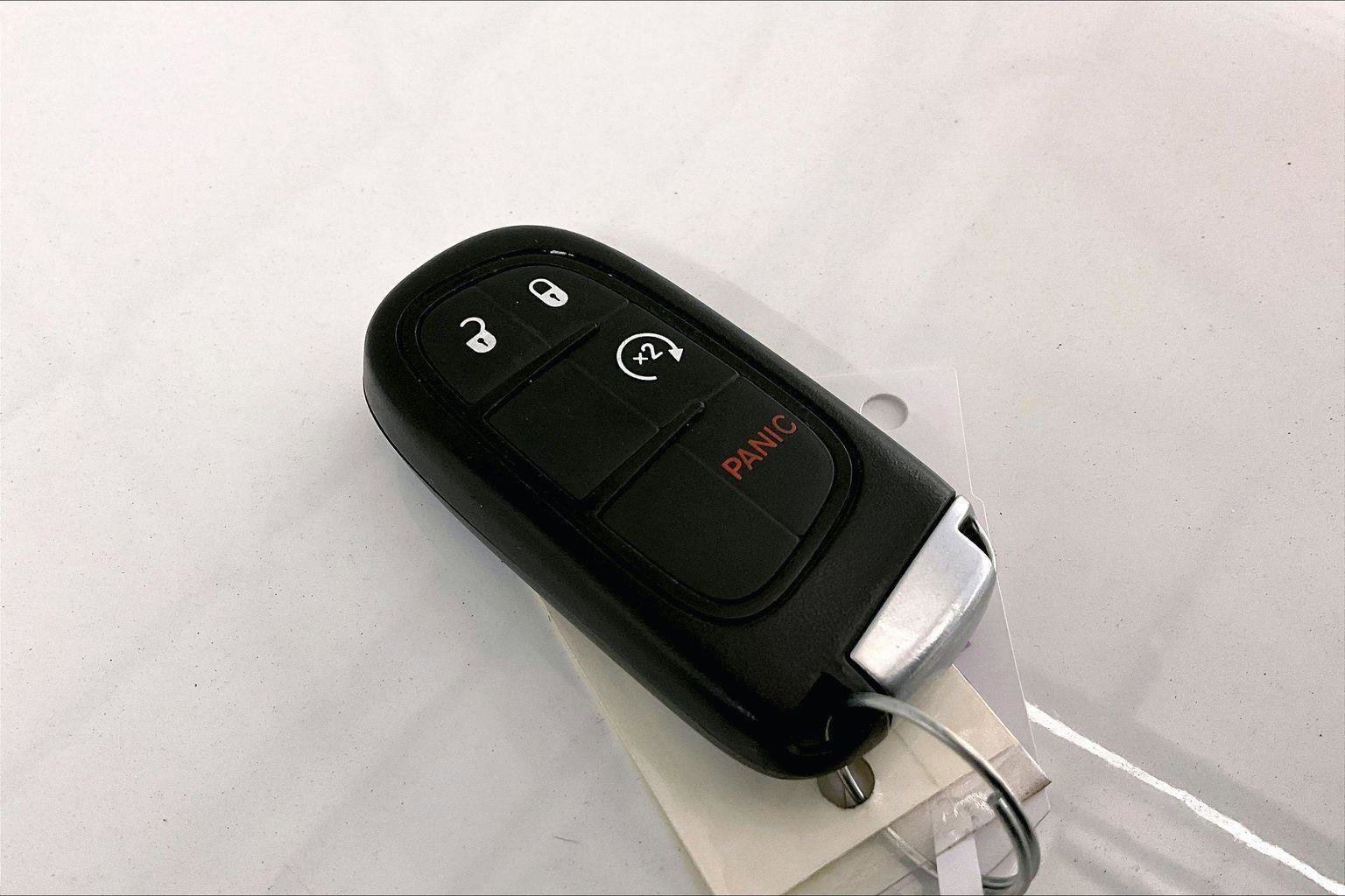 Used 2020 Jeep Cherokee Latitude Plus w/ Cold Weather Group image 11