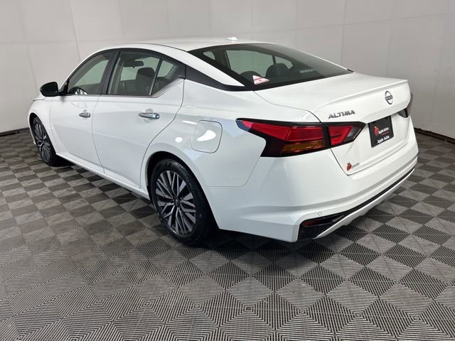 Used 2025 Nissan Altima 2.5 SV FWD image 2