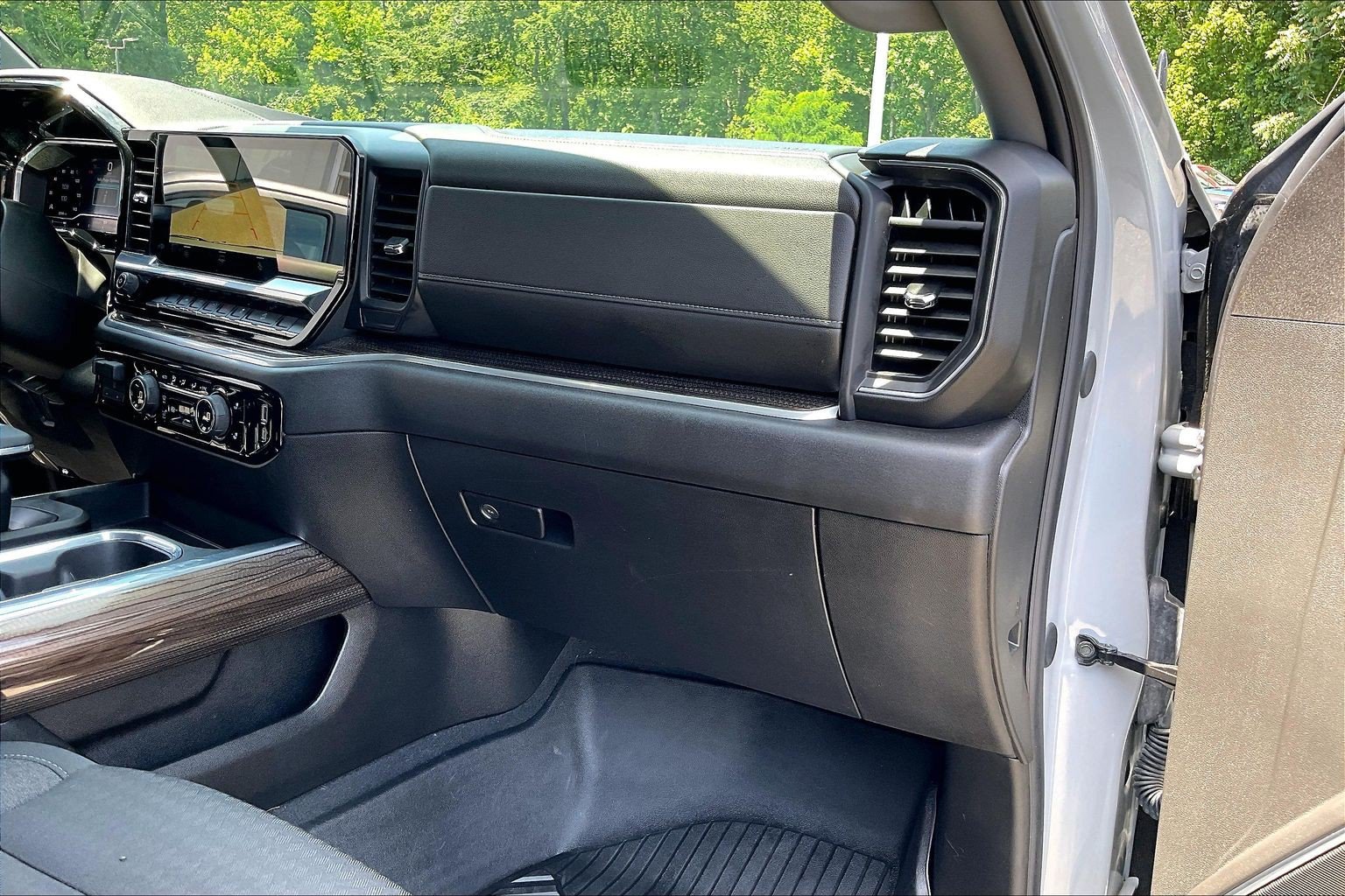 Used 2025 Chevrolet Silverado 1500 RST AWD/4WD image 15