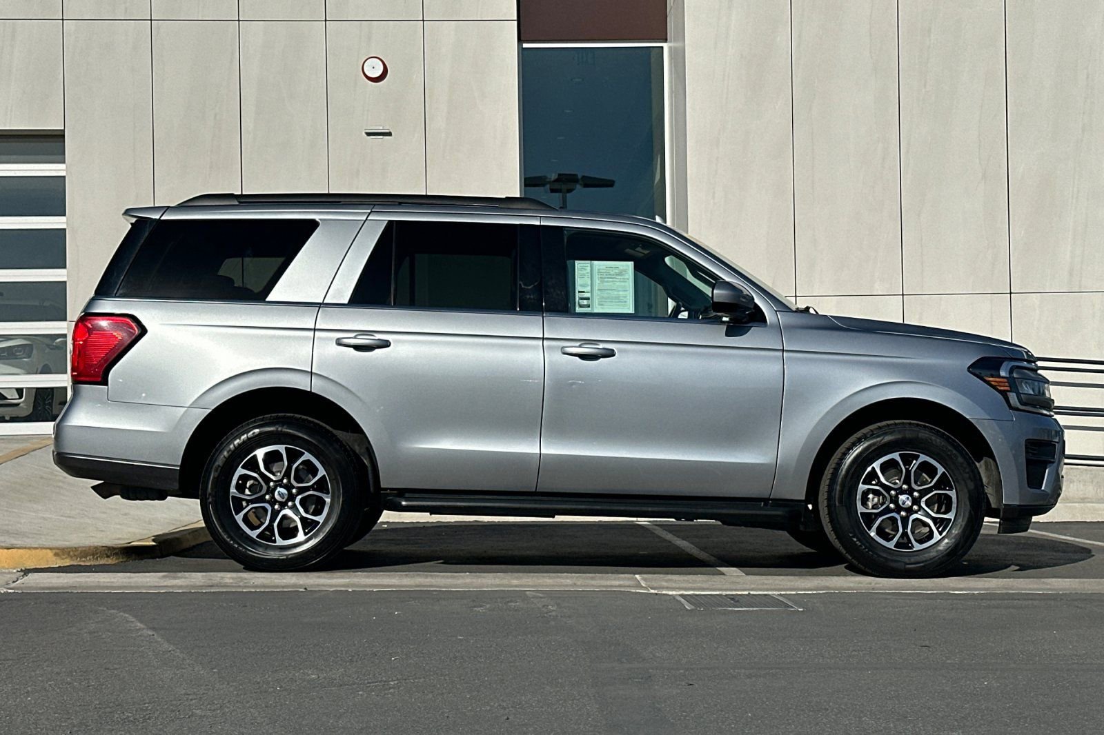 Certified 2024 Ford Expedition XLT image 2