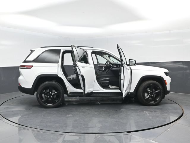 Used 2023 Jeep Grand Cherokee Limited w/ Black Appearance Package AWD/4WD image 28